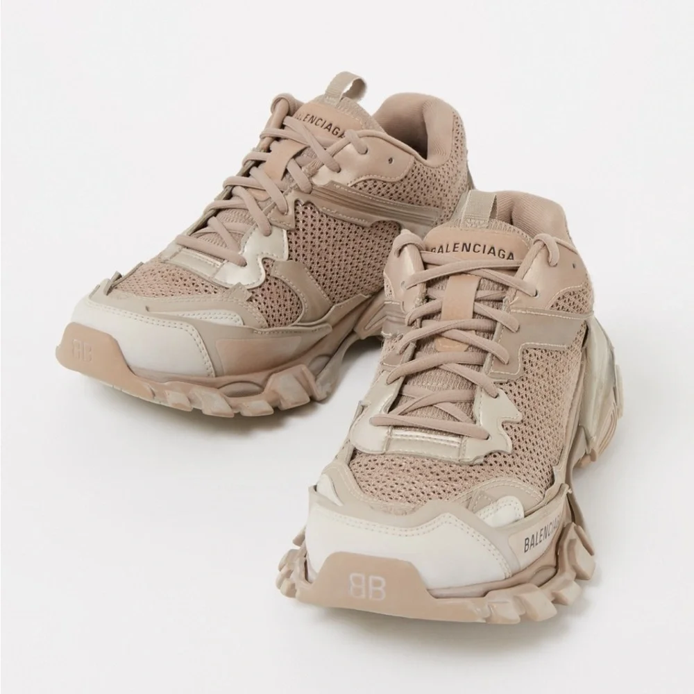 BALENCIAGA
Track.3 Sneakers - Balenciaga - Beige Mix
$1,025 Sz 42 men 9 women 12 - Picture 3 of 17